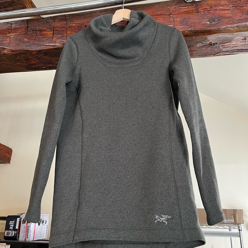 Arc’teryx fleece mock-neck tunic sweater
